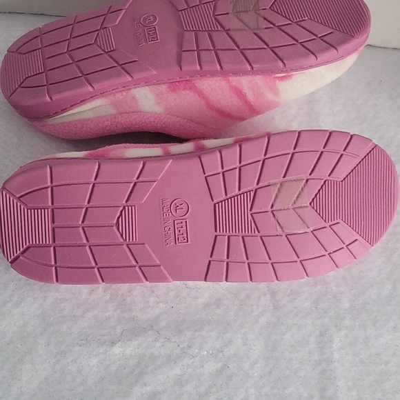 Pink/white slippers size xl 11-12 💝Valentines present - Picture 4 of 5